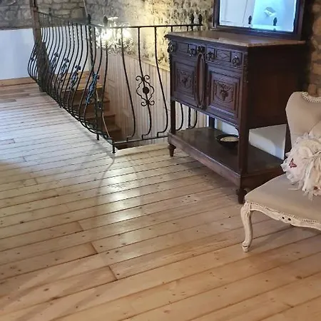 Chateau Mano * Maire-l'Evescault